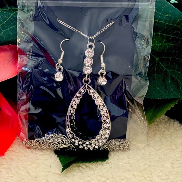 💎Necklace & earring set💎